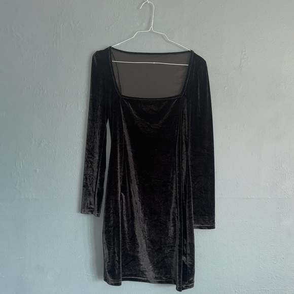 Source Unknown Dresses & Skirts - VELVET BLACK BODYCON MINI DRESS UNKNOWN BRAND MEDIUM